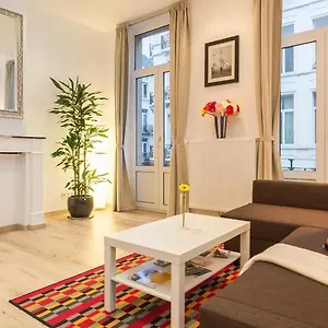 - Steps Grand Place - Local Vibrant Neighbourhood Bruselas